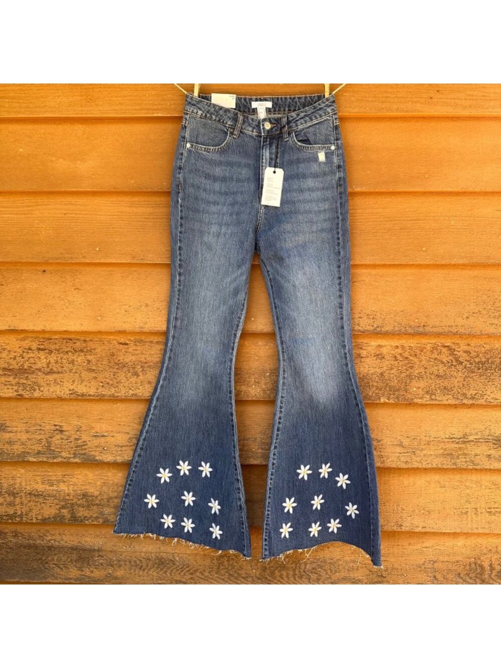 Forever 21 Womens Flared Denim Jeans With Daisy Embroidery & Raw Hem Size 27